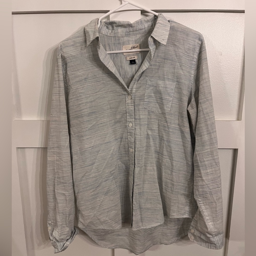 Excellent condition Women’s universal thread button down | Size Small